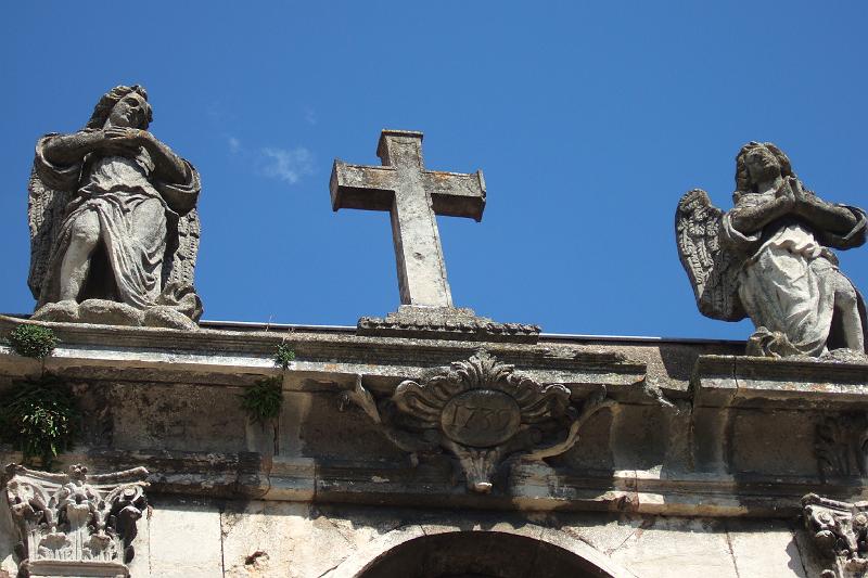 3-8-08 Dieulouard.JPG - ... "gekrönt" mit zwei Engeln und Kreuz